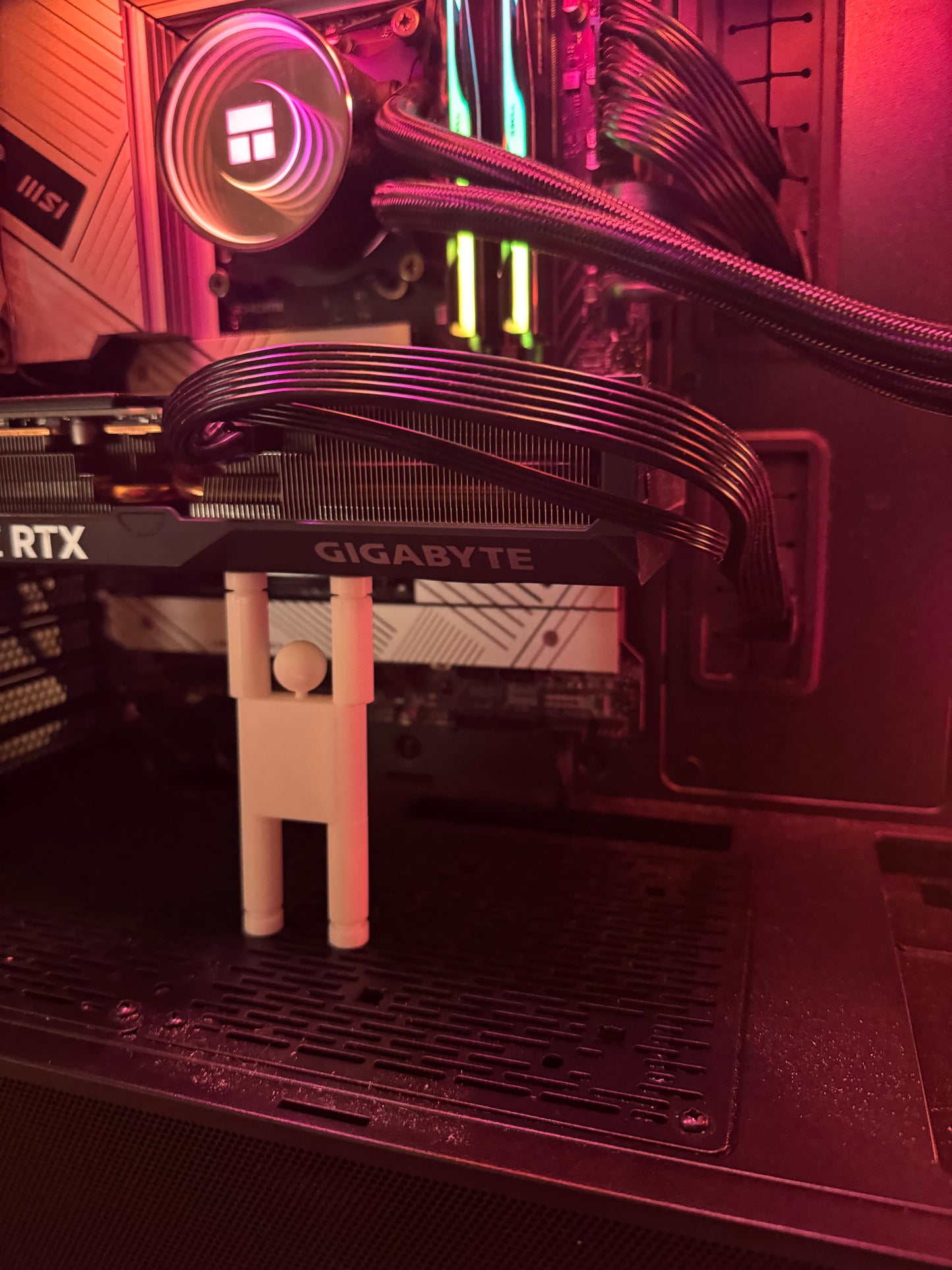 GPU Sag (White)